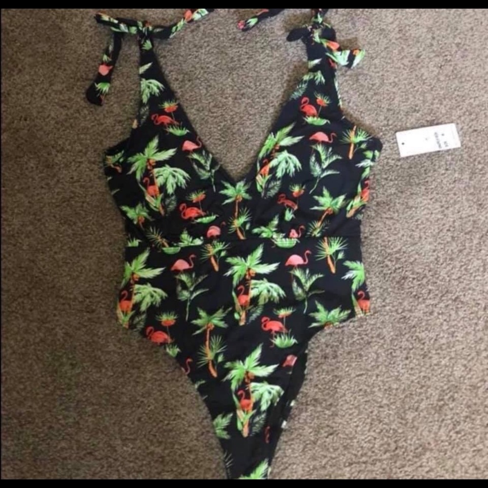Size med BNWT swimsuit